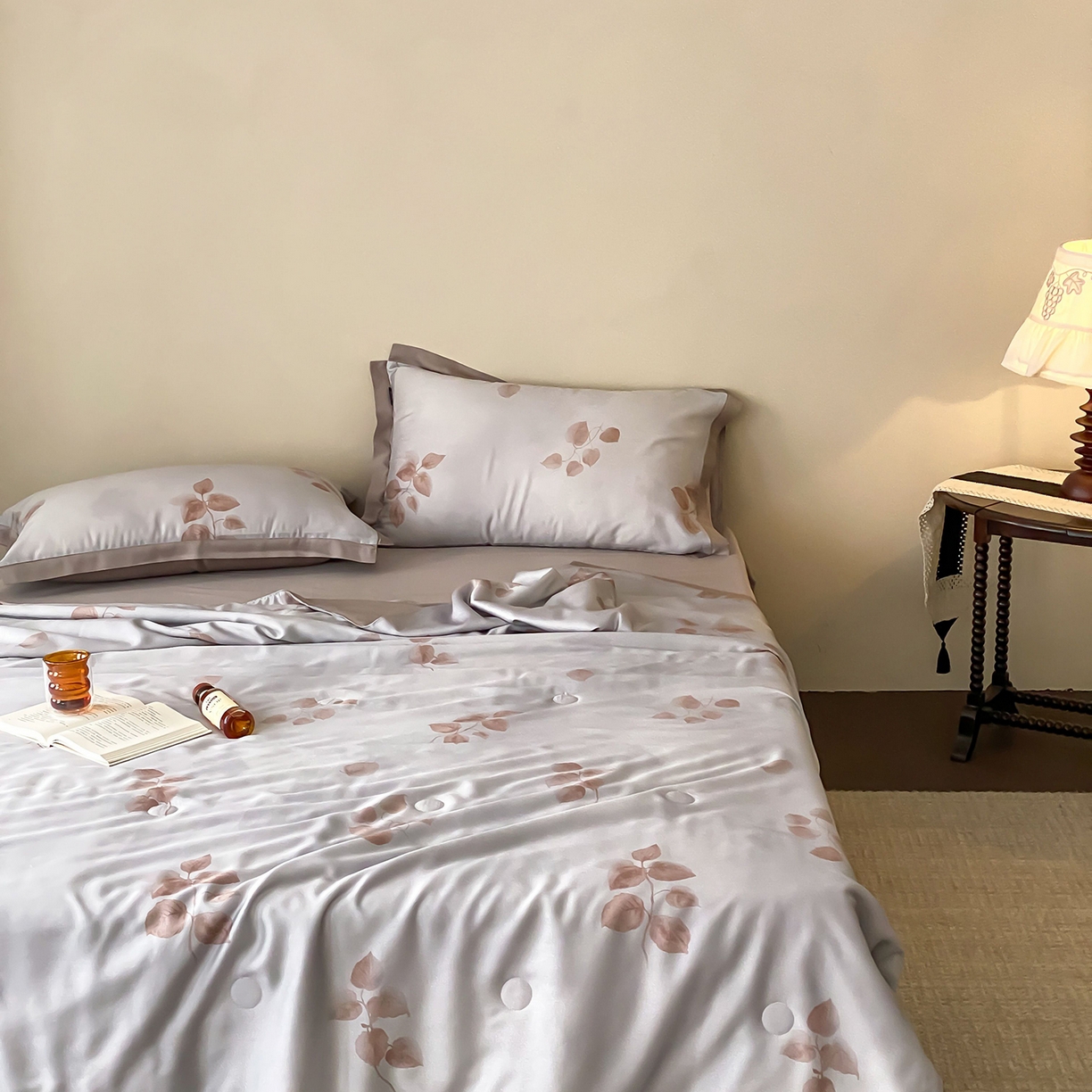 91家纺网 家纺一手货源 找家纺 玉宇阁家居 2026新款60S兰精天丝印花夏被四件套 月漾-浅云