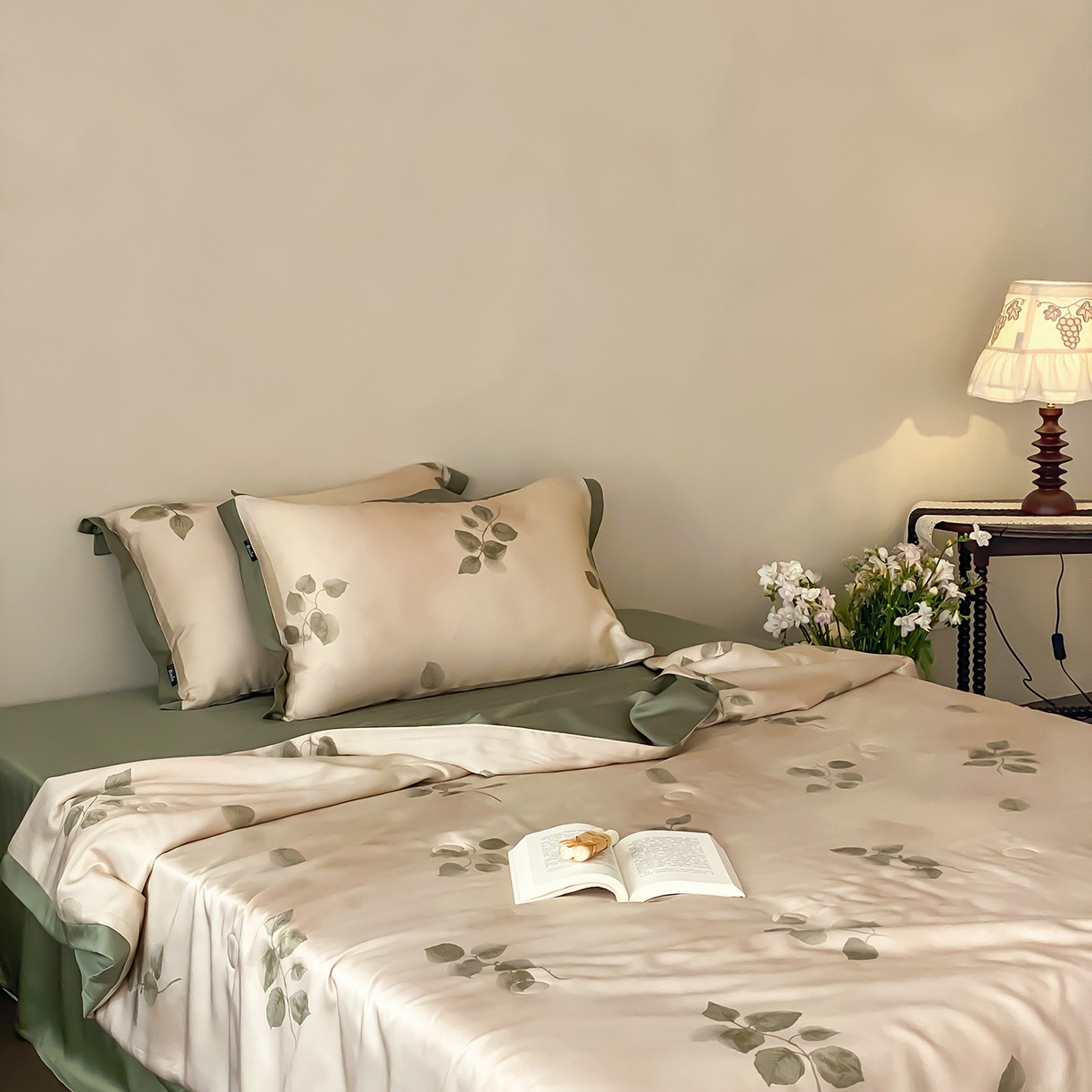 91家纺网 家纺一手货源 找家纺 玉宇阁家居 2026新款60S兰精天丝印花夏被四件套 月漾-晴川绿