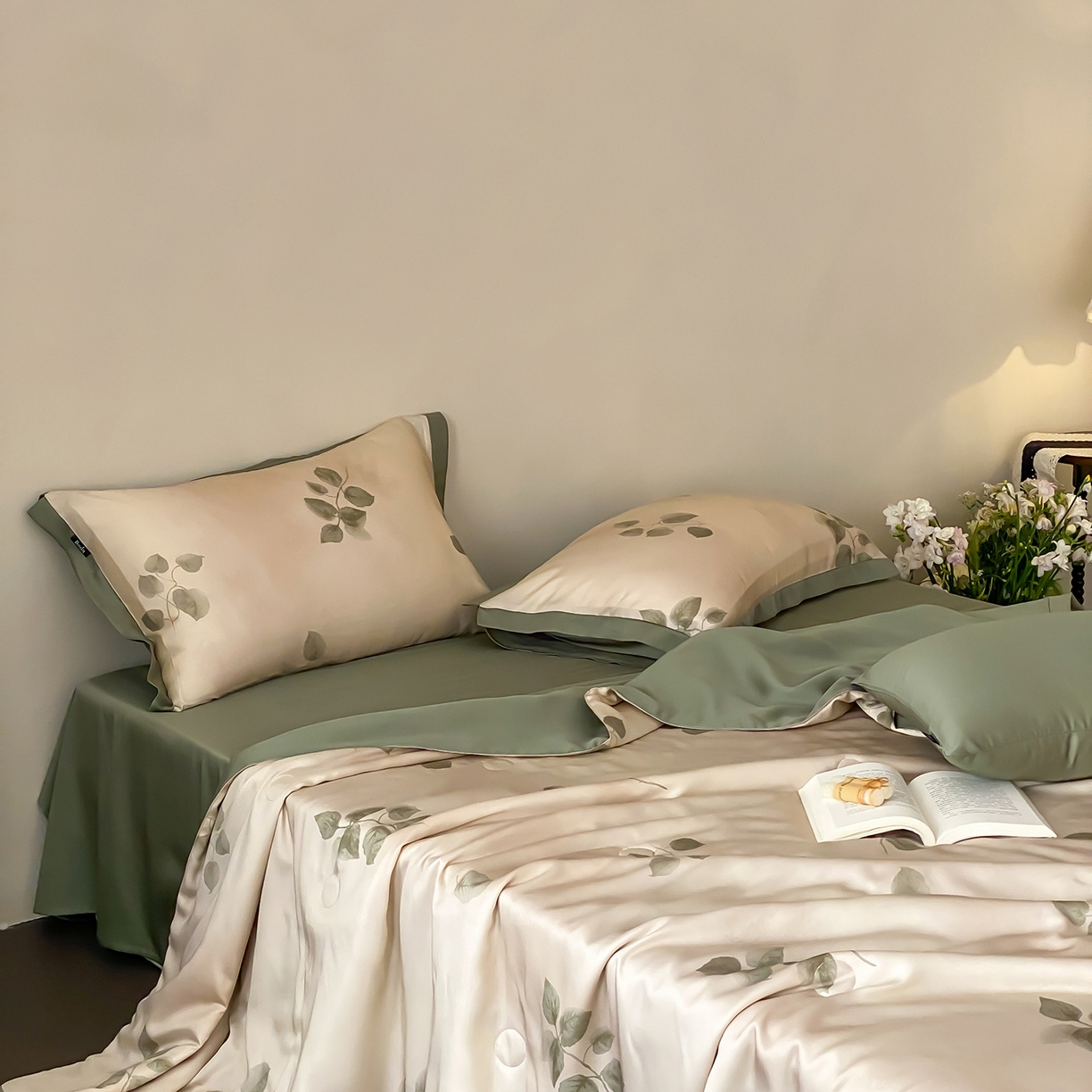 91家纺网 家纺一手货源 找家纺 玉宇阁家居 2026新款60S兰精天丝印花夏被四件套 月漾-晴川绿