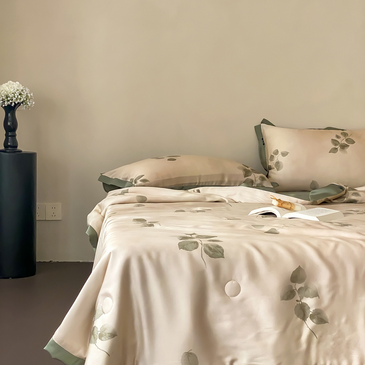 91家纺网 家纺一手货源 找家纺 玉宇阁家居 2026新款60S兰精天丝印花夏被四件套 月漾-晴川绿