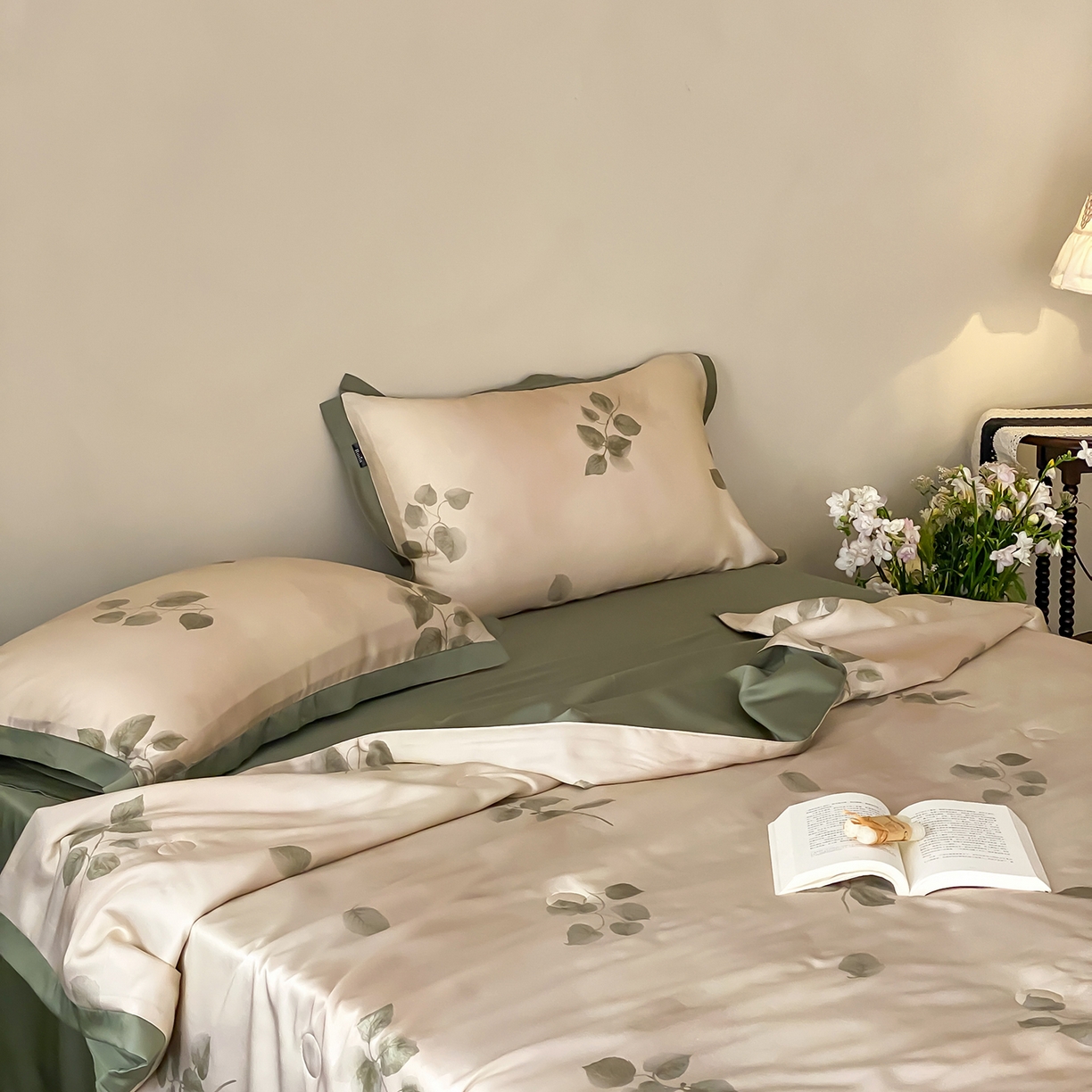 91家纺网 家纺一手货源 找家纺 玉宇阁家居 2026新款60S兰精天丝印花夏被四件套 月漾-晴川绿