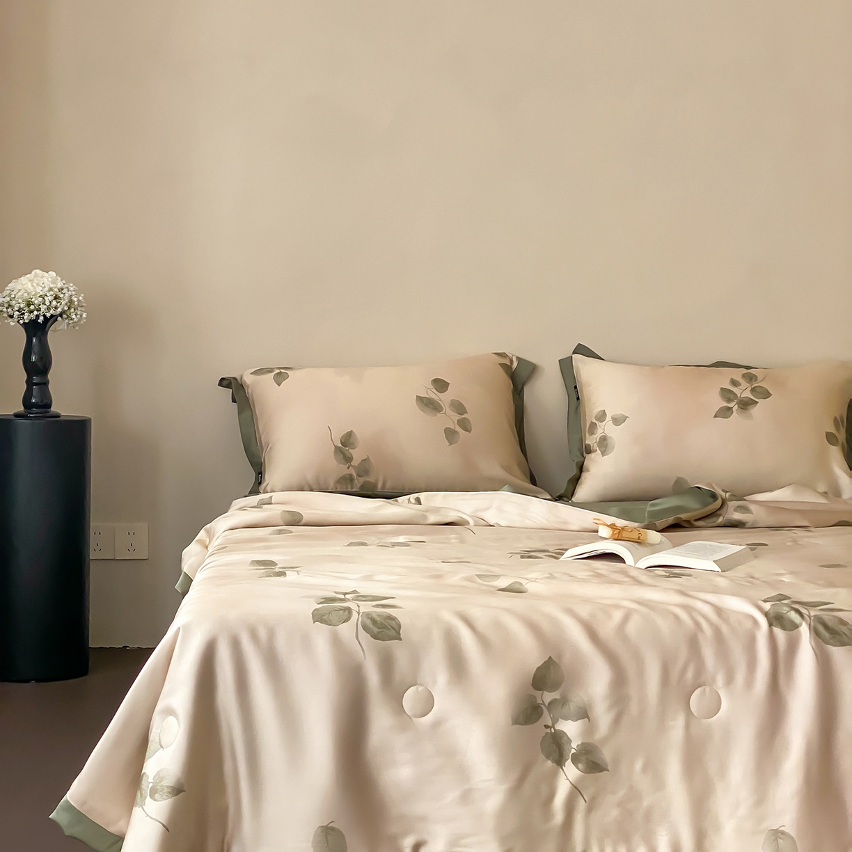 91家纺网 家纺一手货源 找家纺 玉宇阁家居 2026新款60S兰精天丝印花夏被四件套 月漾-晴川绿