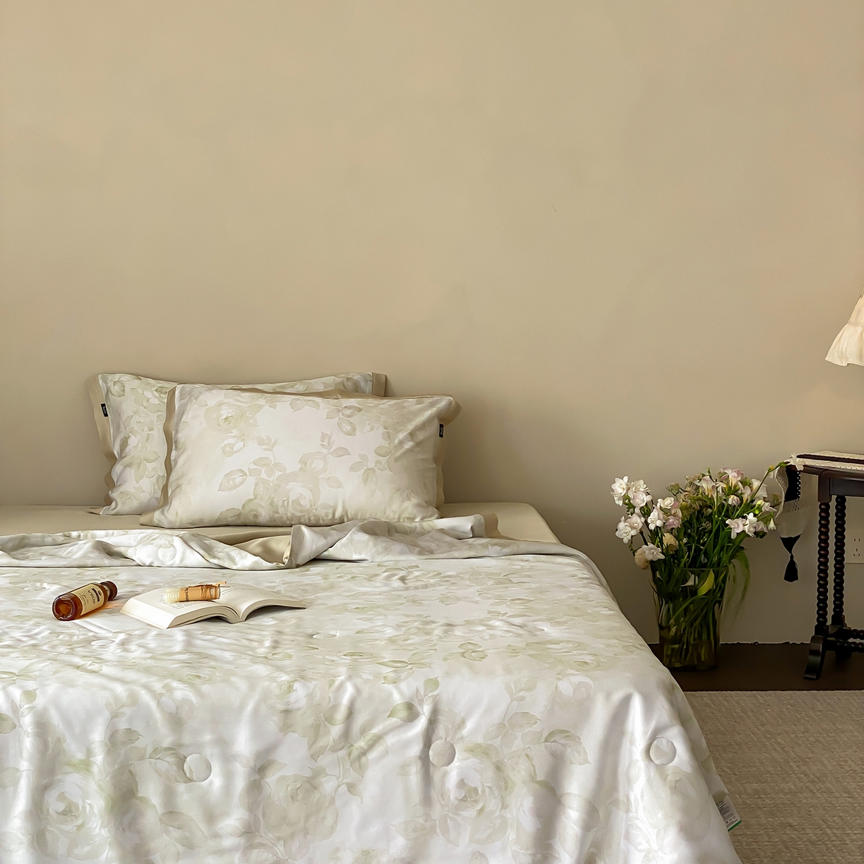 91家纺网 家纺一手货源 找家纺 玉宇阁家居 2026新款60S兰精天丝印花夏被四件套 悠悠夏日-抹茶冰盏