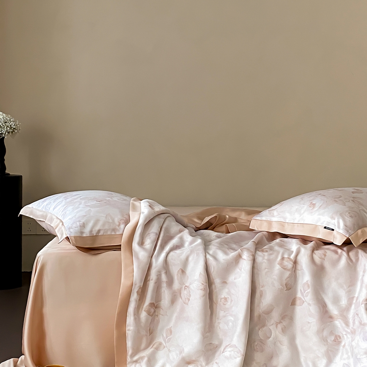 91家纺网 家纺一手货源 找家纺 玉宇阁家居 2026新款60S兰精天丝印花夏被四件套 悠悠夏日-霉霉芭乐