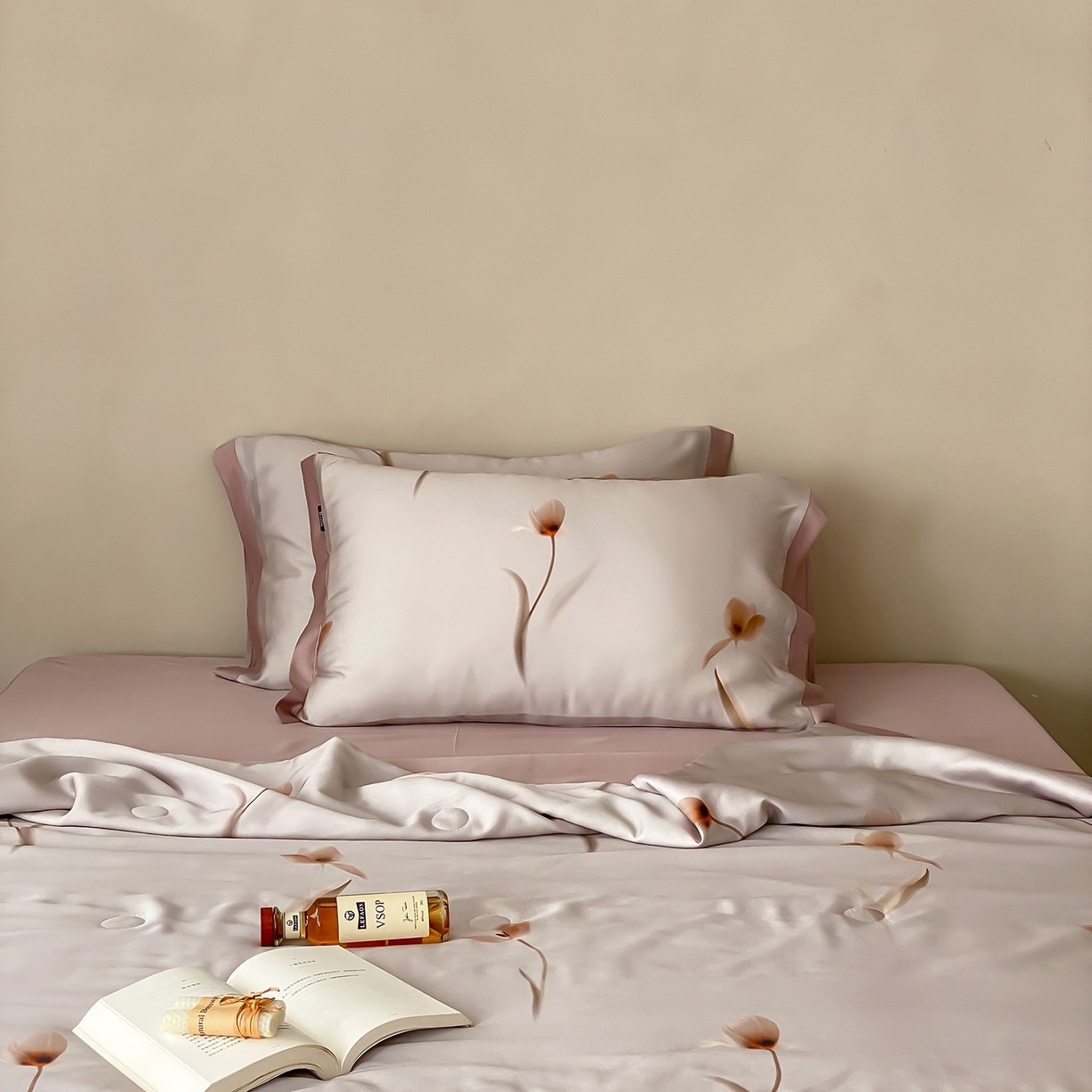 91家纺网 家纺一手货源 找家纺 玉宇阁家居 2026新款60S兰精天丝印花夏被四件套 流光花语-紫芋