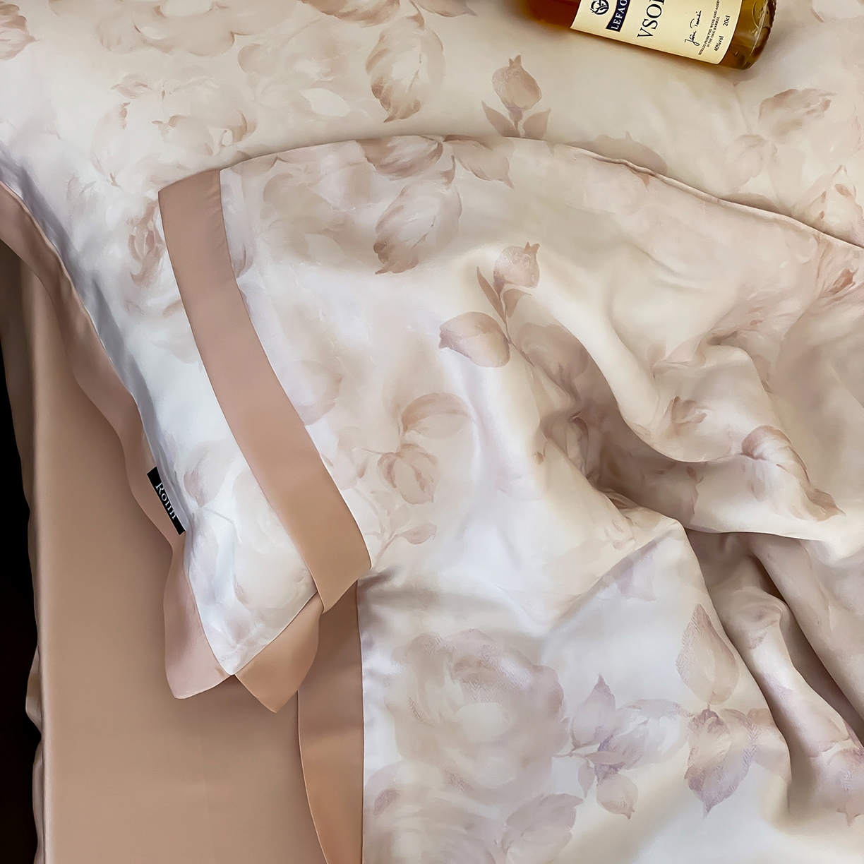 91家纺网 家纺一手货源 找家纺 玉宇阁家居 2026新款60S兰精天丝印花夏被四件套 悠悠夏日-霉霉芭乐