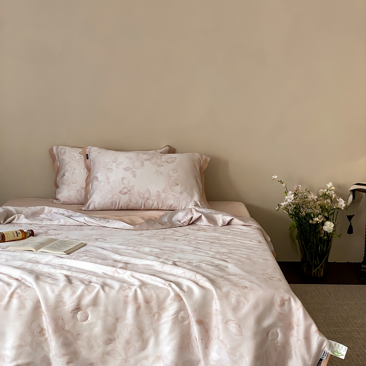 91家纺网 家纺一手货源 找家纺 玉宇阁家居 2026新款60S兰精天丝印花夏被四件套 悠悠夏日-霉霉芭乐