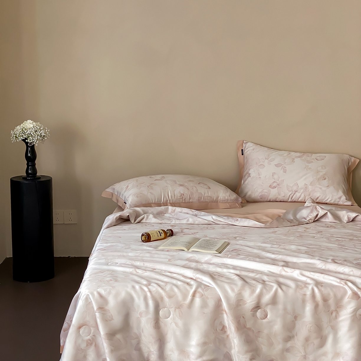 91家纺网 家纺一手货源 找家纺 玉宇阁家居 2026新款60S兰精天丝印花夏被四件套 悠悠夏日-霉霉芭乐