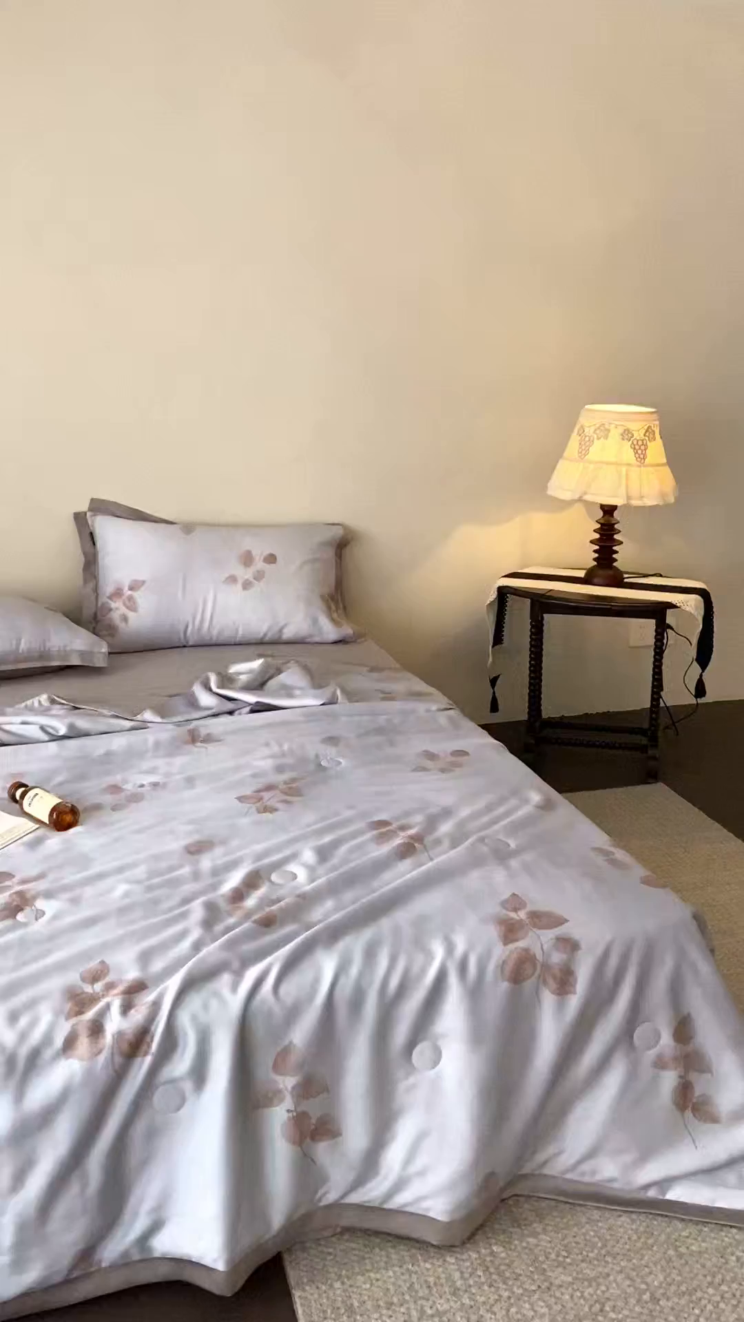 91家纺网 家纺一手货源 找家纺 玉宇阁家居 2026新款60S兰精天丝印花夏被四件套 月漾-浅云