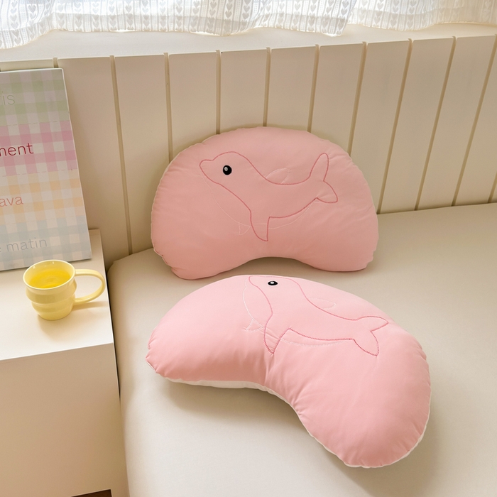 91家纺网 家纺一手货源 找家纺 北鸣有鱼枕芯馆 2026新款冰皮小海豚枕头枕芯 小海豚-粉色 35*55cm/只