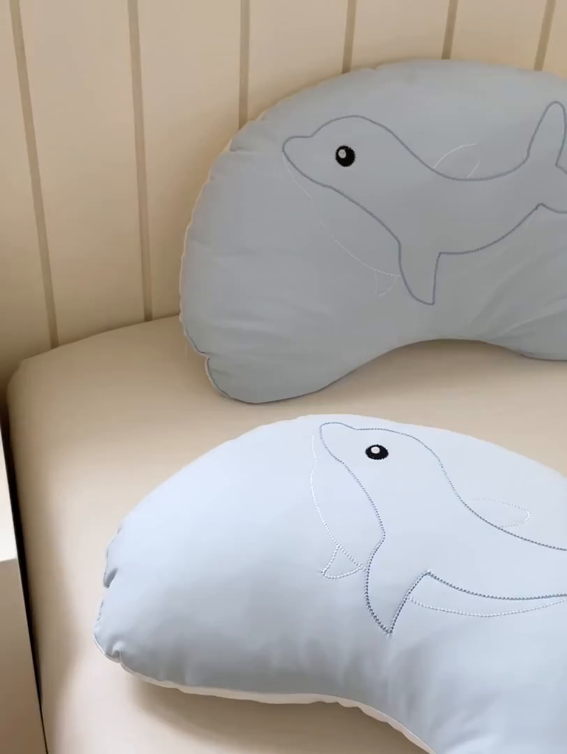 91家纺网 家纺一手货源 找家纺 北鸣有鱼枕芯馆 2026新款冰皮小海豚枕头枕芯 小海豚-蓝色 35*55cm/只