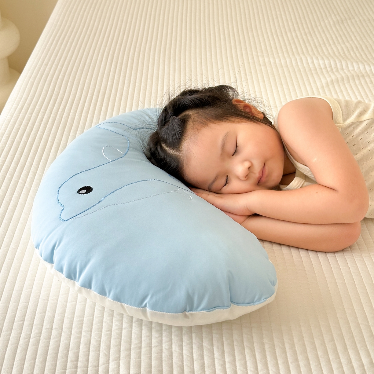 91家纺网 家纺一手货源 找家纺 北鸣有鱼枕芯馆 2026新款冰皮小海豚枕头枕芯 小海豚-蓝色 35*55cm/只