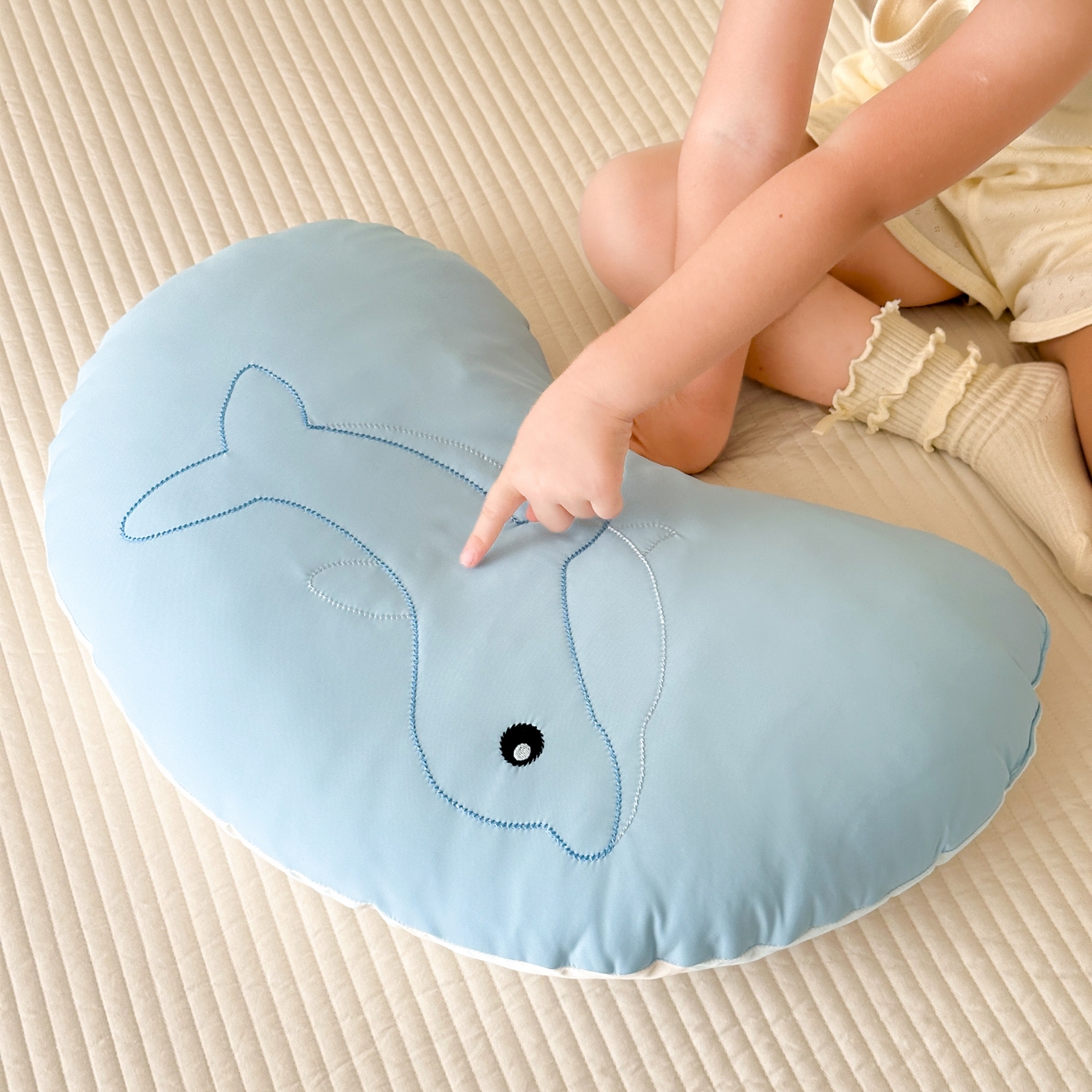 91家纺网 家纺一手货源 找家纺 北鸣有鱼枕芯馆 2026新款冰皮小海豚枕头枕芯 小海豚-蓝色 35*55cm/只