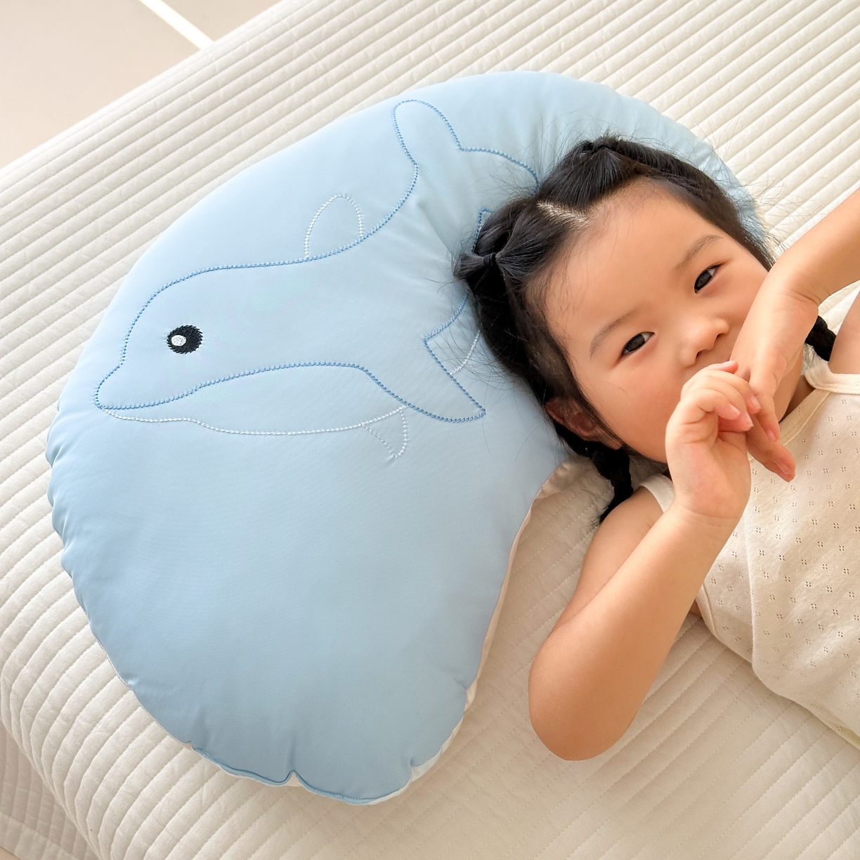 91家纺网 家纺一手货源 找家纺 北鸣有鱼枕芯馆 2026新款冰皮小海豚枕头枕芯 小海豚-蓝色 35*55cm/只