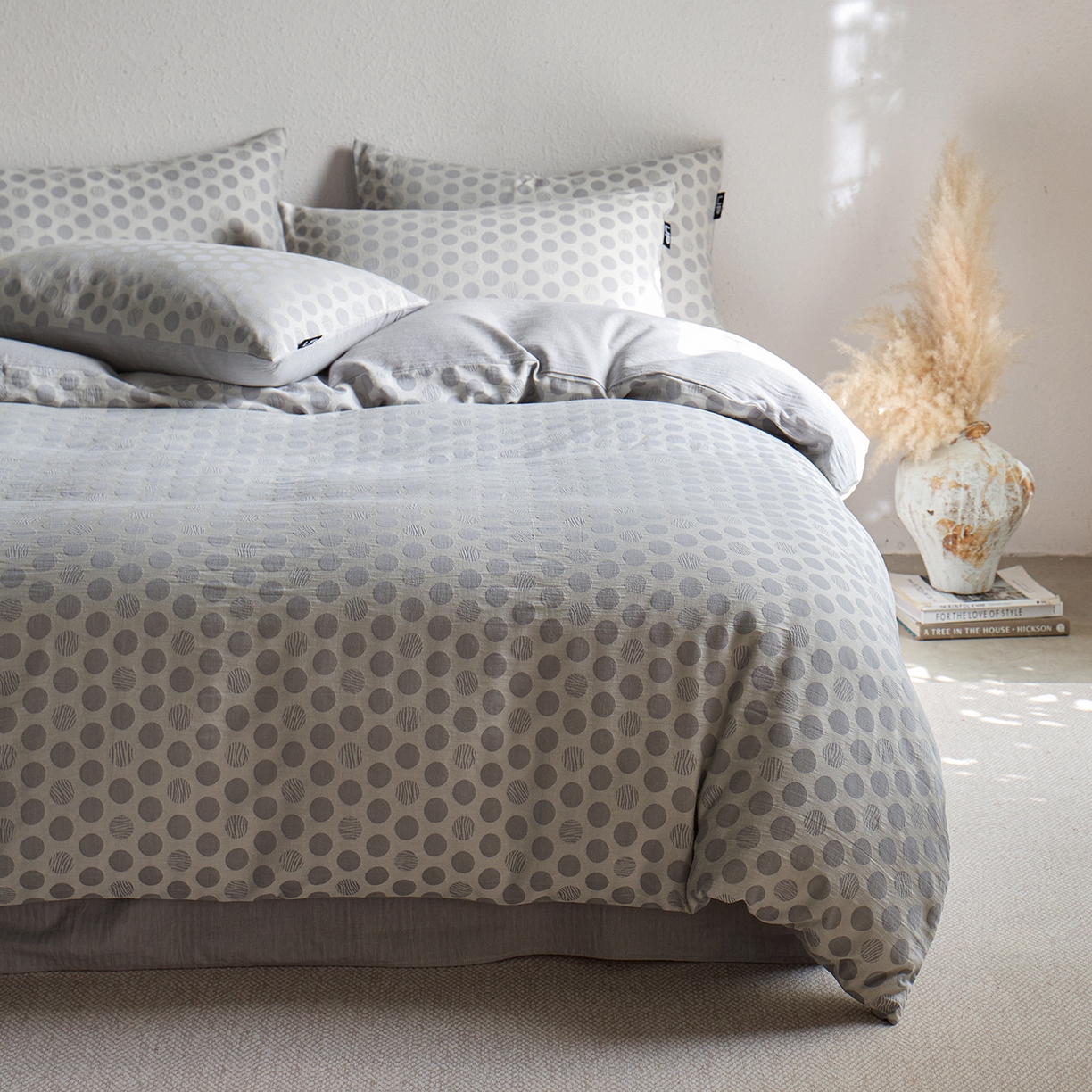 91家纺网 家纺一手货源 找家纺 千朵森 2026新款全棉纯棉色织提花肌理四件套-素序 素序-雾灰波点