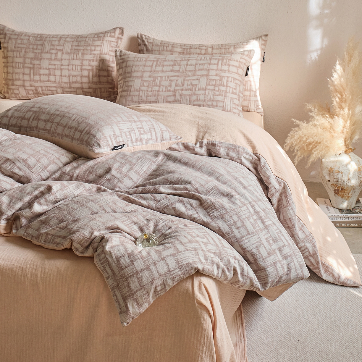 91家纺网 家纺一手货源 找家纺 千朵森 2026新款全棉纯棉色织提花肌理四件套-素序 素序-肌理浅棕