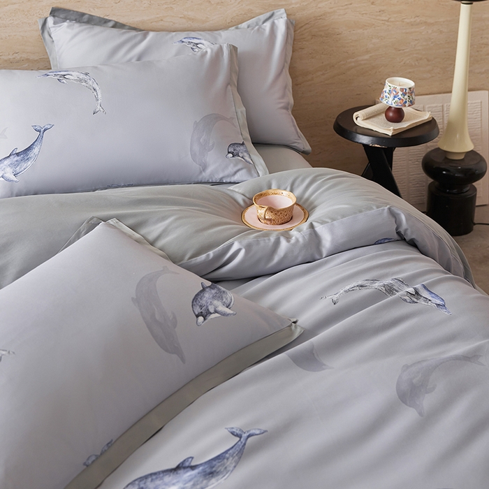 91家纺网 家纺一手货源 找家纺 千朵森 2026新款海洋风全棉纯棉50S数码印花拼角四件套 HY海豚浅湾