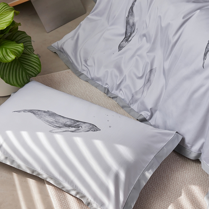 91家纺网 家纺一手货源 找家纺 千朵森 2026新款海洋风全棉纯棉50S数码印花拼角四件套 HY灰海鲸屿