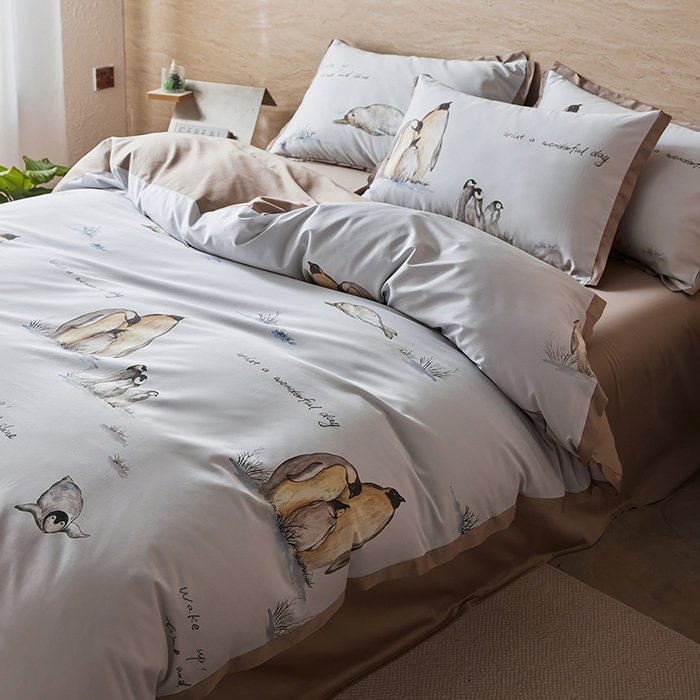 91家纺网 家纺一手货源 找家纺 千朵森 2026新款海洋风全棉纯棉50S数码印花拼角四件套 HY企鹅奇缘