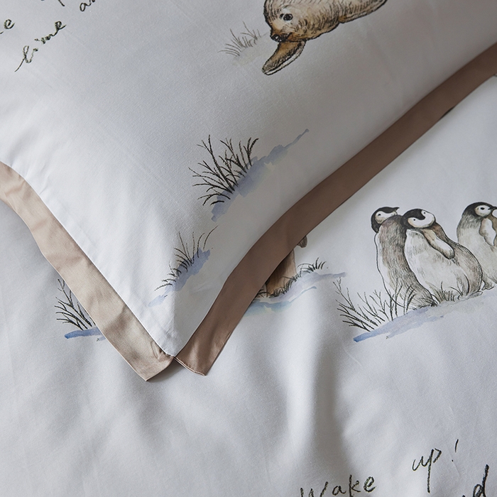 91家纺网 家纺一手货源 找家纺 千朵森 2026新款海洋风全棉纯棉50S数码印花拼角四件套 HY企鹅奇缘