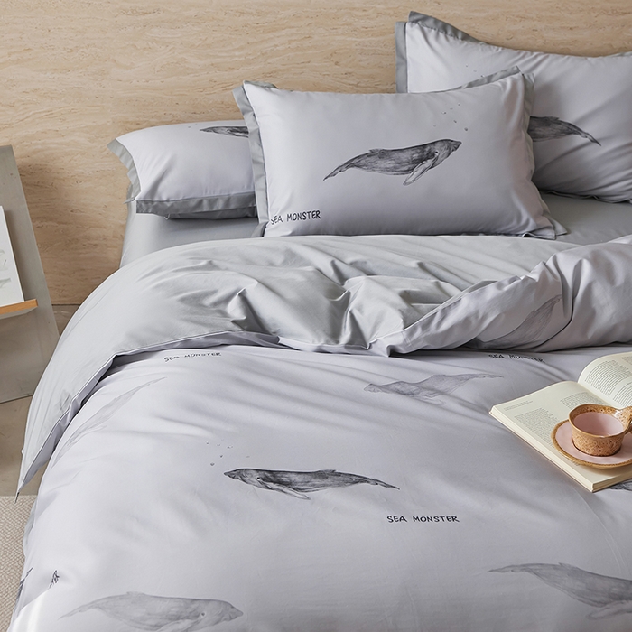 91家纺网 家纺一手货源 找家纺 千朵森 2026新款海洋风全棉纯棉50S数码印花拼角四件套 HY灰海鲸屿