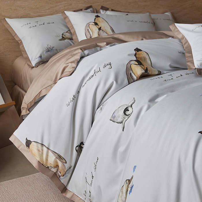 91家纺网 家纺一手货源 找家纺 千朵森 2026新款海洋风全棉纯棉50S数码印花拼角四件套 HY企鹅奇缘