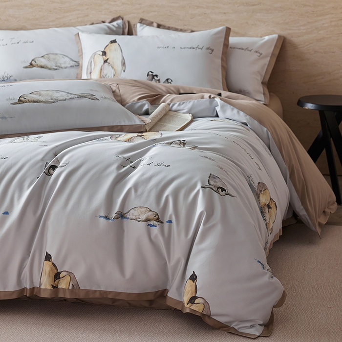 91家纺网 家纺一手货源 找家纺 千朵森 2026新款海洋风全棉纯棉50S数码印花拼角四件套 HY企鹅奇缘