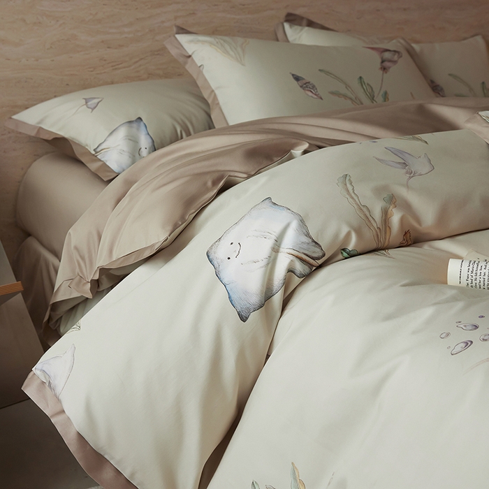 91家纺网 家纺一手货源 找家纺 千朵森 2026新款海洋风全棉纯棉50S数码印花拼角四件套 HY浅海秘屿