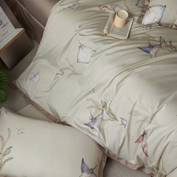 91家纺网 家纺一手货源 找家纺 千朵森 2026新款海洋风全棉纯棉50S数码印花拼角四件套 HY浅海秘屿