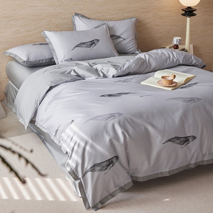 91家纺网 家纺一手货源 找家纺 千朵森 2026新款海洋风全棉纯棉50S数码印花拼角四件套 HY灰海鲸屿