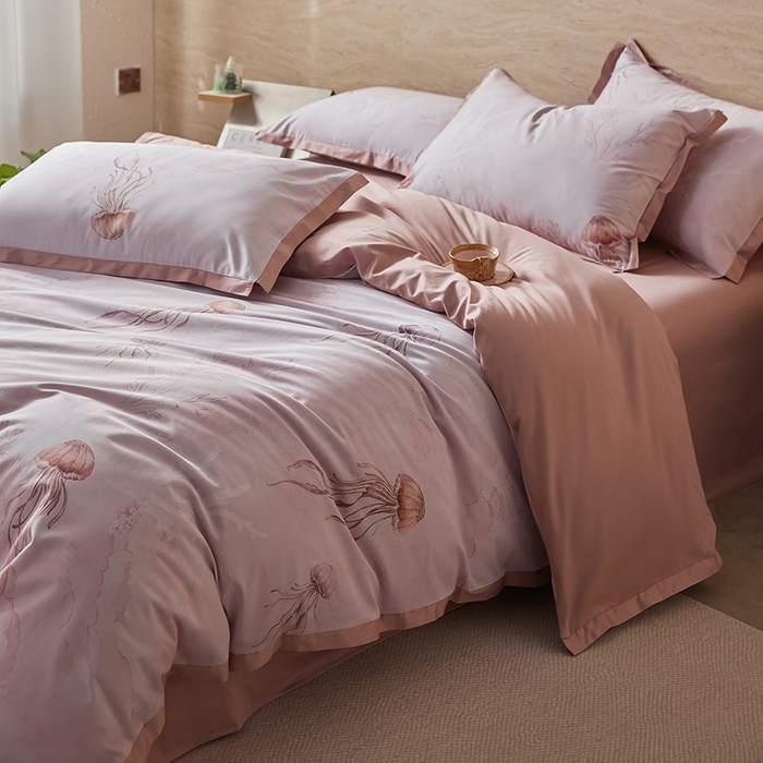 91家纺网 家纺一手货源 找家纺 千朵森 2026新款海洋风全棉纯棉50S数码印花拼角四件套 HY水母私语