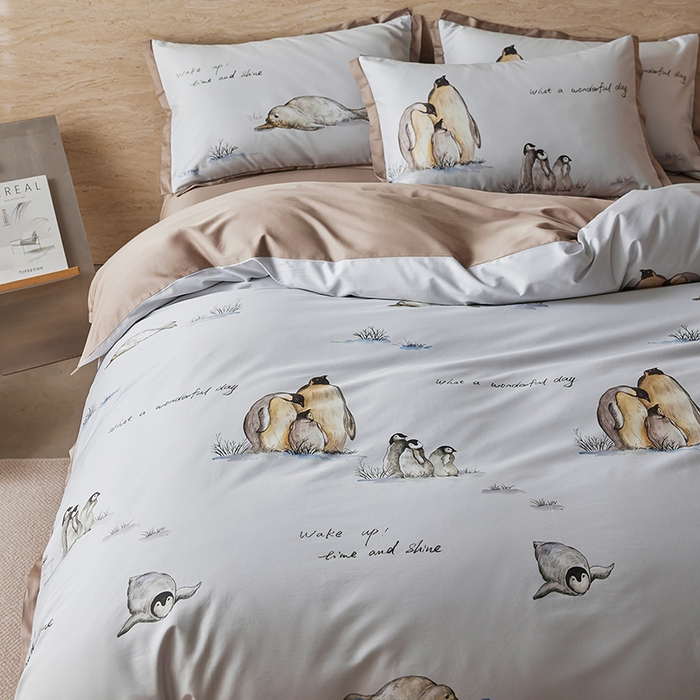 91家纺网 家纺一手货源 找家纺 千朵森 2026新款海洋风全棉纯棉50S数码印花拼角四件套 HY企鹅奇缘