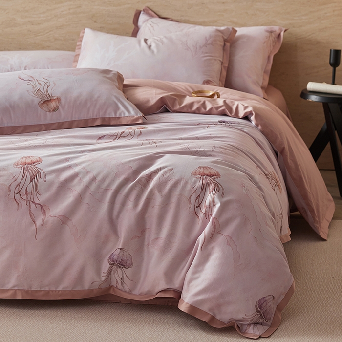 91家纺网 家纺一手货源 找家纺 千朵森 2026新款海洋风全棉纯棉50S数码印花拼角四件套 HY水母私语