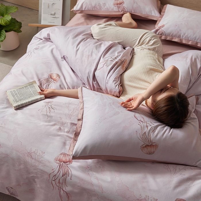 91家纺网 家纺一手货源 找家纺 千朵森 2026新款海洋风全棉纯棉50S数码印花拼角四件套 HY水母私语