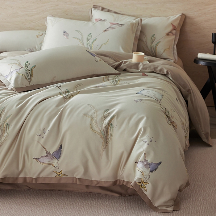 91家纺网 家纺一手货源 找家纺 千朵森 2026新款海洋风全棉纯棉50S数码印花拼角四件套 HY浅海秘屿