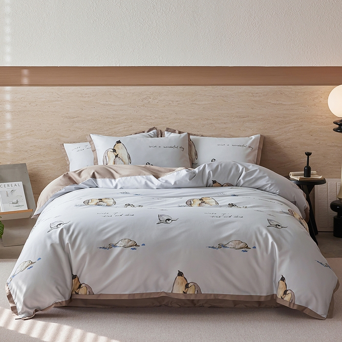 91家纺网 家纺一手货源 找家纺 千朵森 2026新款海洋风全棉纯棉50S数码印花拼角四件套 HY企鹅奇缘