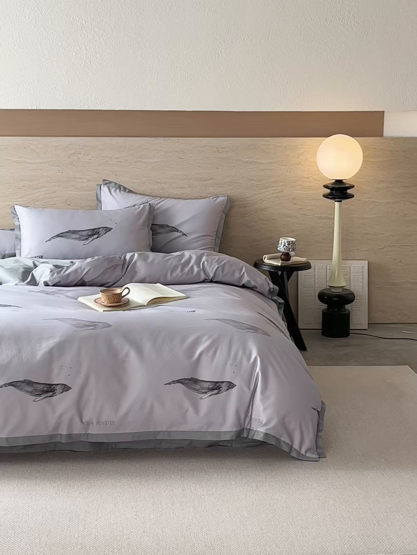 91家纺网 家纺一手货源 找家纺 千朵森 2026新款海洋风全棉纯棉50S数码印花拼角四件套 HY灰海鲸屿