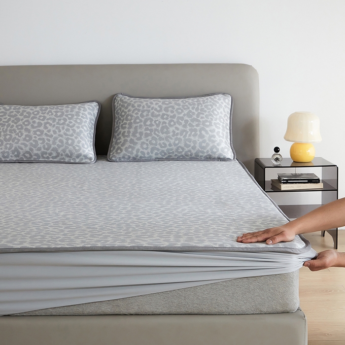 91家纺网 家纺一手货源 找家纺 千朵森 2026新款冰岛冰感丝床笠款凉席三件套-风格一 冰岛-山茶灰