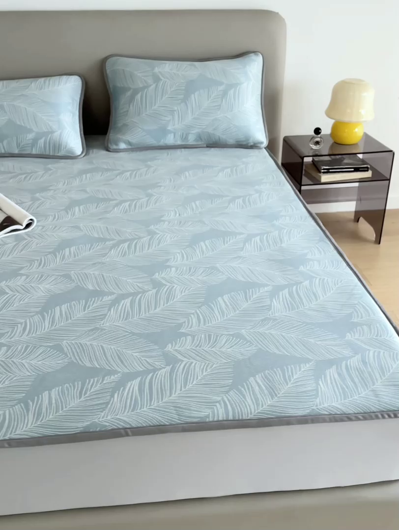 91家纺网 家纺一手货源 找家纺 千朵森 2026新款冰岛冰感丝床笠款凉席三件套-风格一 冰岛-暮夜蓝