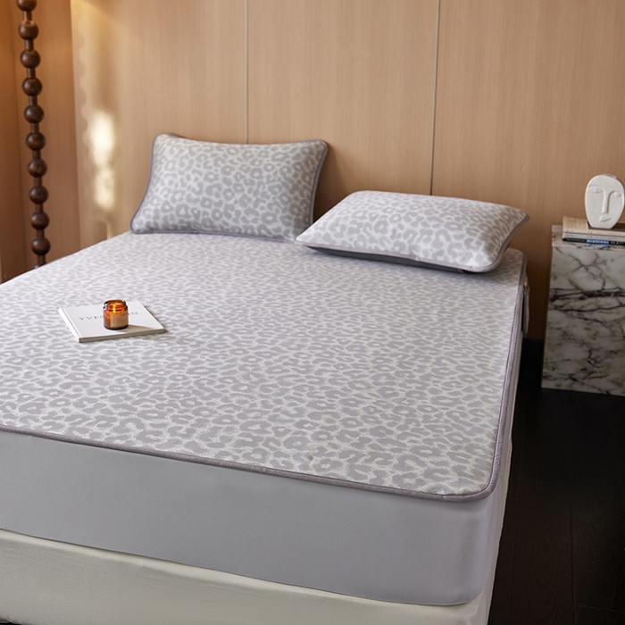 91家纺网 家纺一手货源 找家纺 千朵森 2026新款A类抗菌冰岛冰感丝床笠款凉席三件套 风格二 冰岛-山茶灰