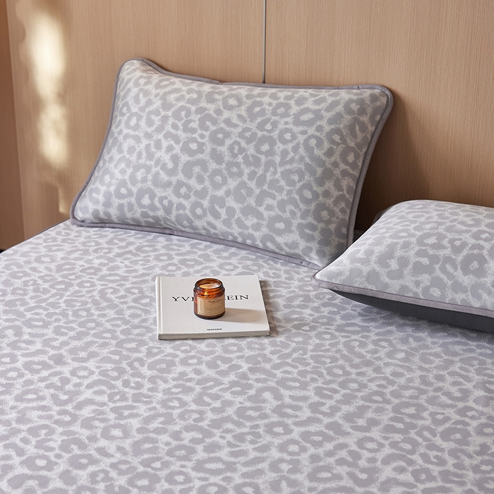 91家纺网 家纺一手货源 找家纺 千朵森 2026新款A类抗菌冰岛冰感丝床笠款凉席三件套 风格二 冰岛-山茶灰