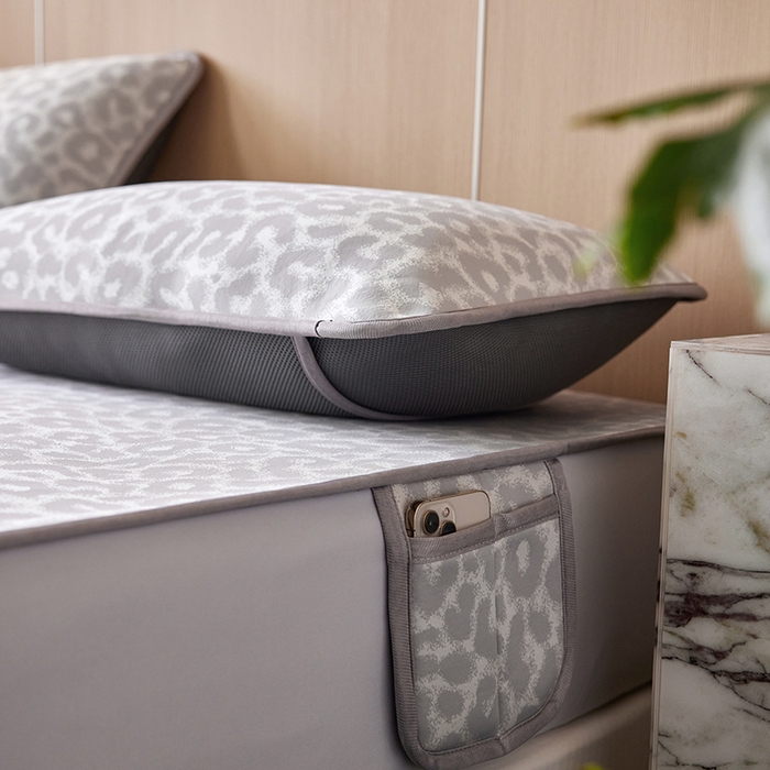 91家纺网 家纺一手货源 找家纺 千朵森 2026新款A类抗菌冰岛冰感丝床笠款凉席三件套 风格二 冰岛-山茶灰