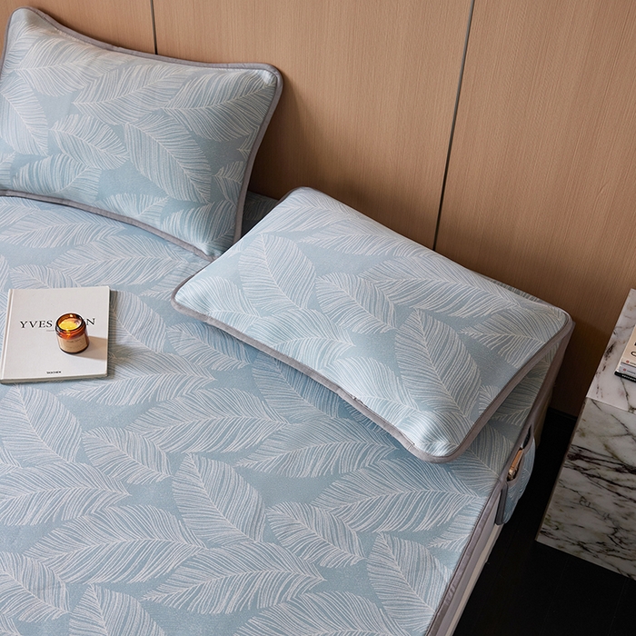 91家纺网 家纺一手货源 找家纺 千朵森 2026新款A类抗菌冰岛冰感丝床笠款凉席三件套 风格二 冰岛-暮夜蓝
