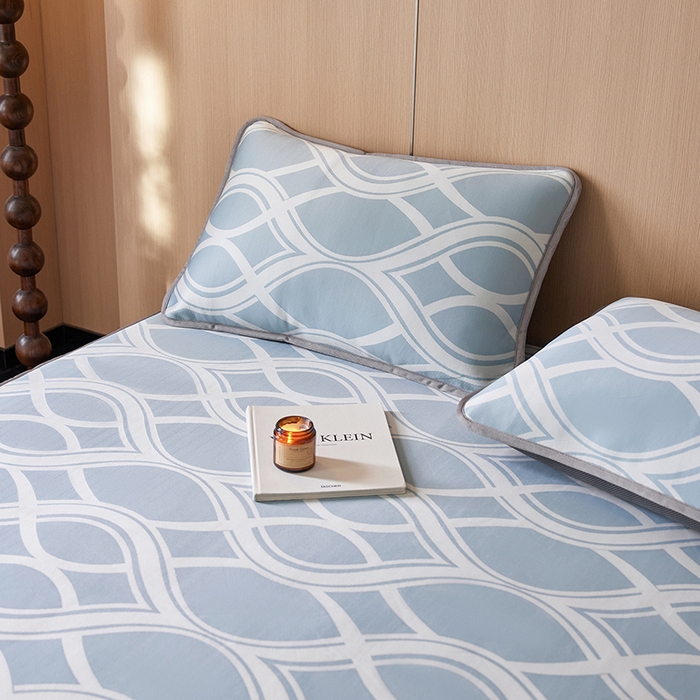 91家纺网 家纺一手货源 找家纺 千朵森 2026新款A类抗菌冰岛冰感丝床笠款凉席三件套 风格二 冰岛-晴空蓝