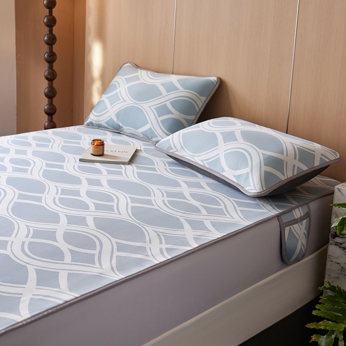 91家纺网 家纺一手货源 找家纺 千朵森 2026新款A类抗菌冰岛冰感丝床笠款凉席三件套 风格二 冰岛-晴空蓝