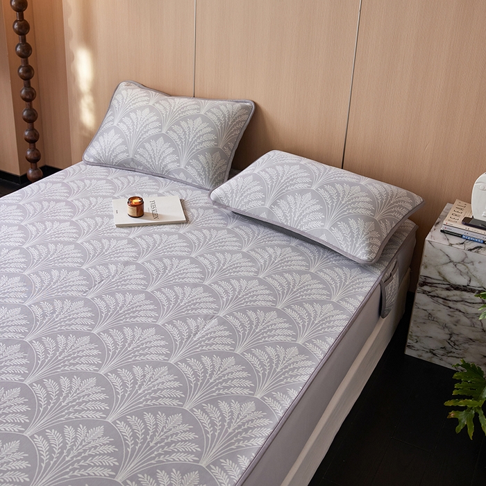 91家纺网 家纺一手货源 找家纺 千朵森 2026新款A类抗菌冰岛冰感丝床笠款凉席三件套 风格二 冰岛-山梗灰