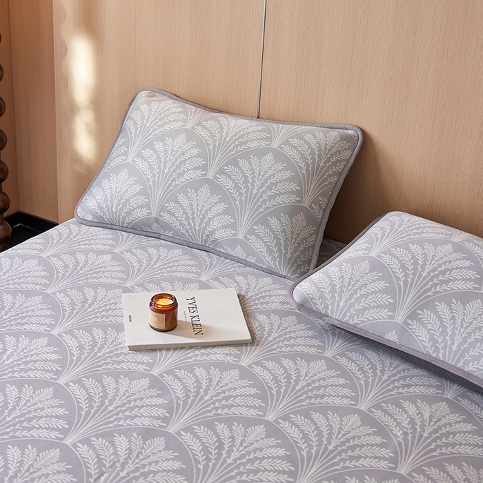 91家纺网 家纺一手货源 找家纺 千朵森 2026新款A类抗菌冰岛冰感丝床笠款凉席三件套 风格二 冰岛-山梗灰