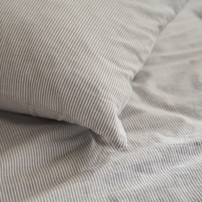 91家纺网 家纺一手货源 找家纺 千朵森 2026新款A类全棉色织水洗棉夏被夏被四件套 沙杏灰细条纹