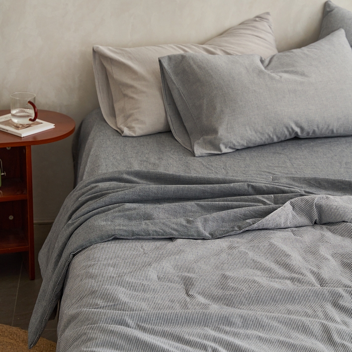 91家纺网 家纺一手货源 找家纺 千朵森 2026新款A类全棉色织水洗棉夏被夏被四件套 牛仔蓝细条纹