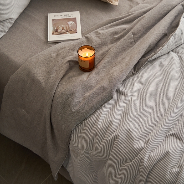 91家纺网 家纺一手货源 找家纺 千朵森 2026新款A类全棉色织水洗棉夏被夏被四件套 沙杏灰细条纹